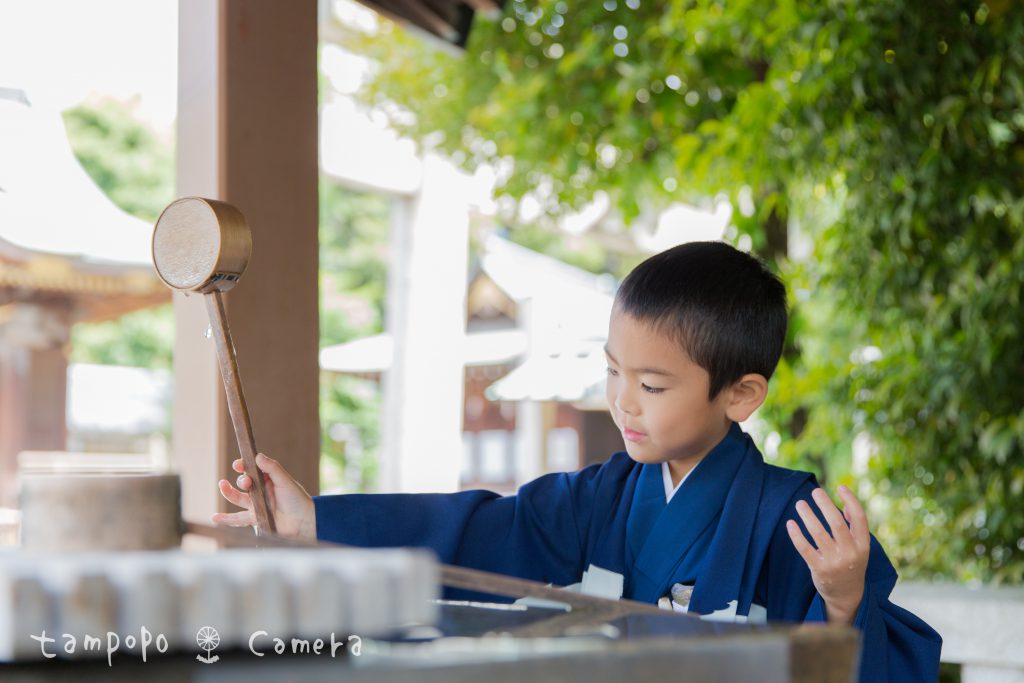 五歳の男の子の神社の同行撮影風景です。